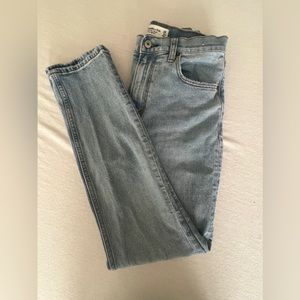 A&F 90s High Rise Ultra Slim Straight Jeans